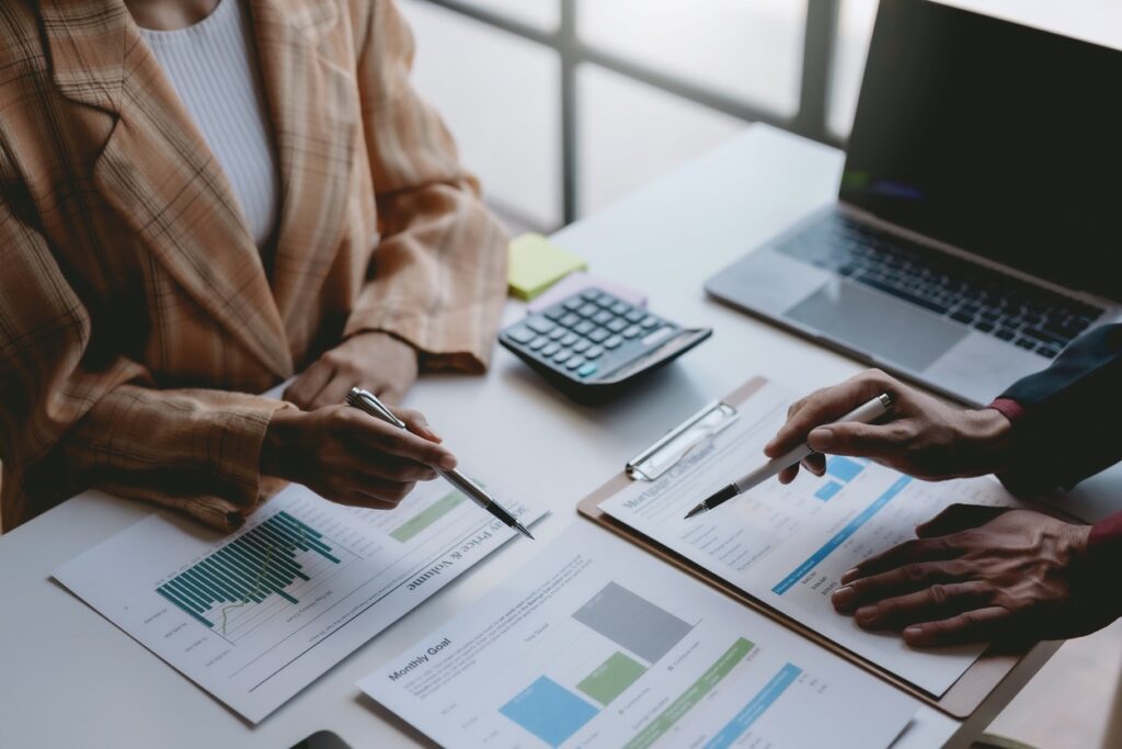 What to Consider When Seeking a Commercial Lawyer